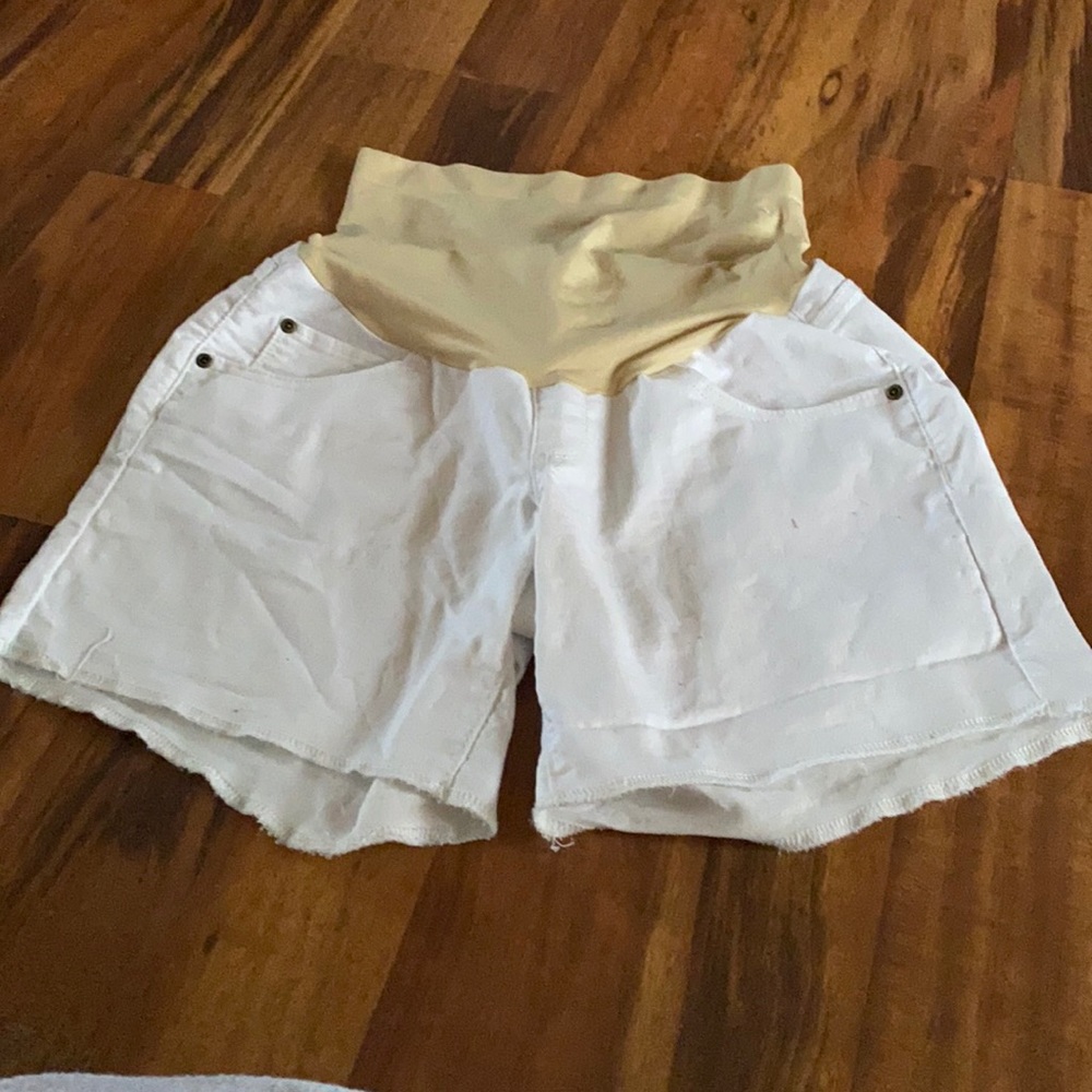 White boyfriend fit maternity shorts